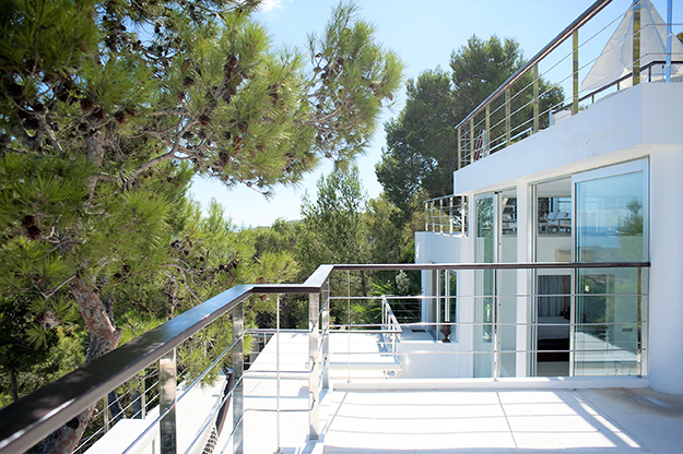 Reforma de casa con balcón en la isla de Ibiza