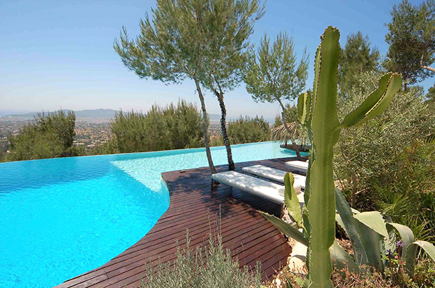Reforma de piscina desbordante en Ibiza